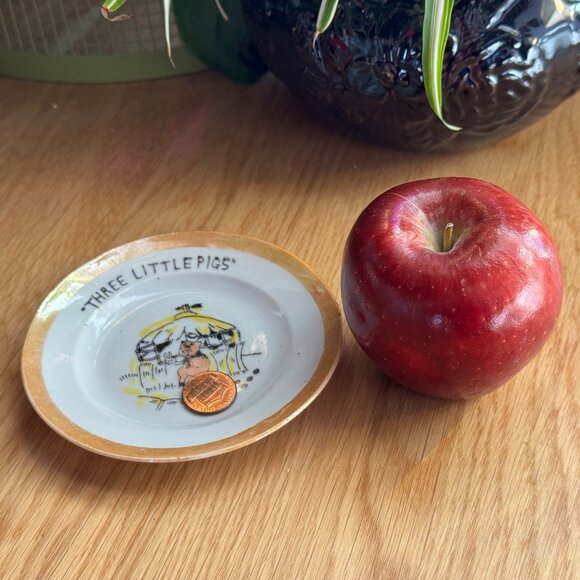 Three Little Pigs Decorative Lusterware Plate, Straw House, Japan Circa 1960s - Picture 4 of 11